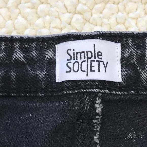 Simple Society Stretch Distressed Denim Black Jean Shorts
0 / 2 XS Extra Small - Picture 15 of 16